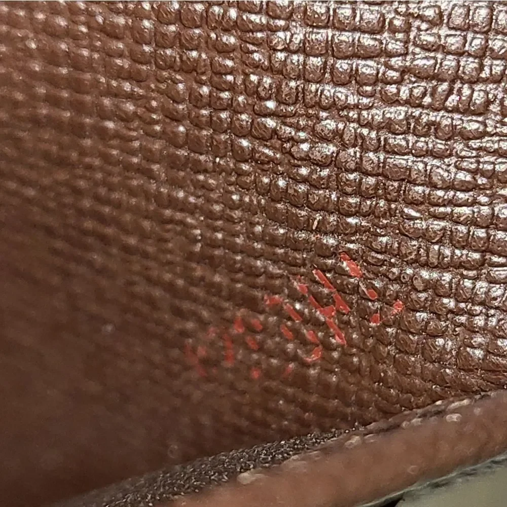 💯 Authentic Louis vuitton DE Long Wallet 🍀